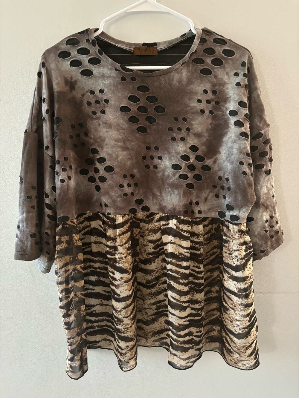 Treska Top Women's One Size Animal Print Artsy Distressed Bohemian Grunge